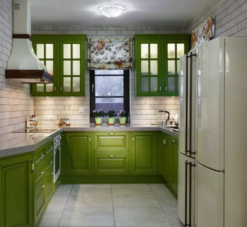 Hijau masakan (111 foto): Headset dapur hijau dalam desain interior, pemilihan wallpaper hijau, abu-abu-hijau dan hijau tua, hitam dan hijau dan kitchen cokelat hijau 9554_96