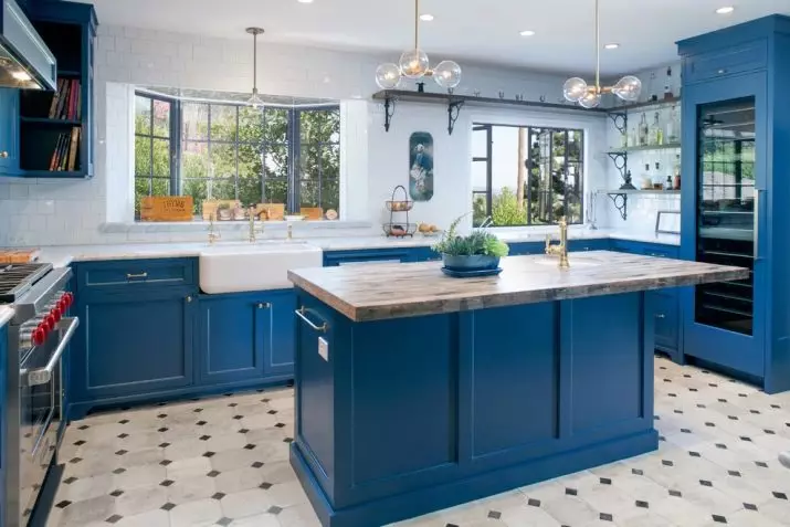 Sininen keittiö (82 kuvaa): Mitkä värit yhdistetään sinisen keittiön sisustukseen? Keittiön muotoilu vaaleansininen ja tummansiniset sävyt 9555_15