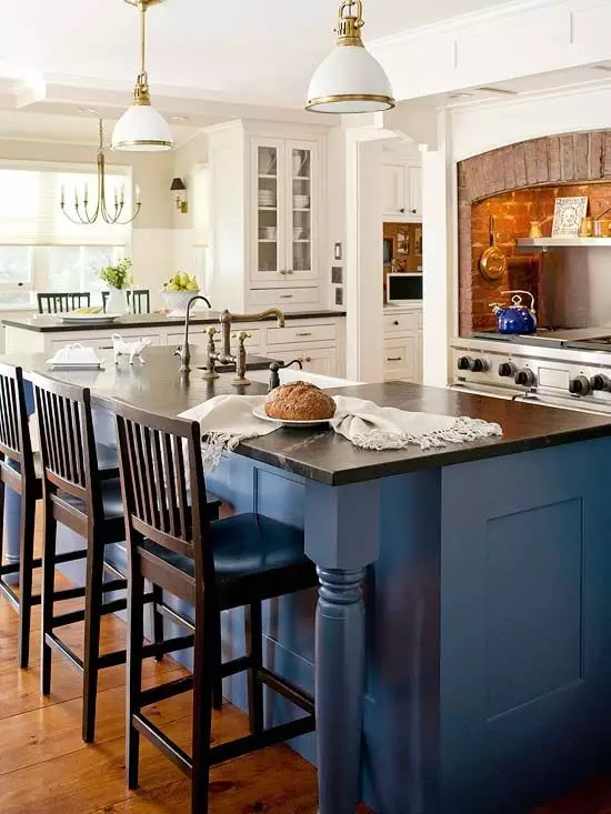 Modrá kuchyně (82 fotografií): Jaké barvy jsou kombinovány v interiéru modré kuchyňské sady? Kuchyňský design ve světle modré a tmavě modré tóny 9555_18