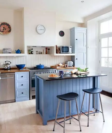 آشپزخانه آبی (82 عکس): چه رنگی در داخل یک آشپزخانه آبی ترکیب شده است؟ طراحی آشپزخانه در آبی رنگ آبی و آبی تیره 9555_20