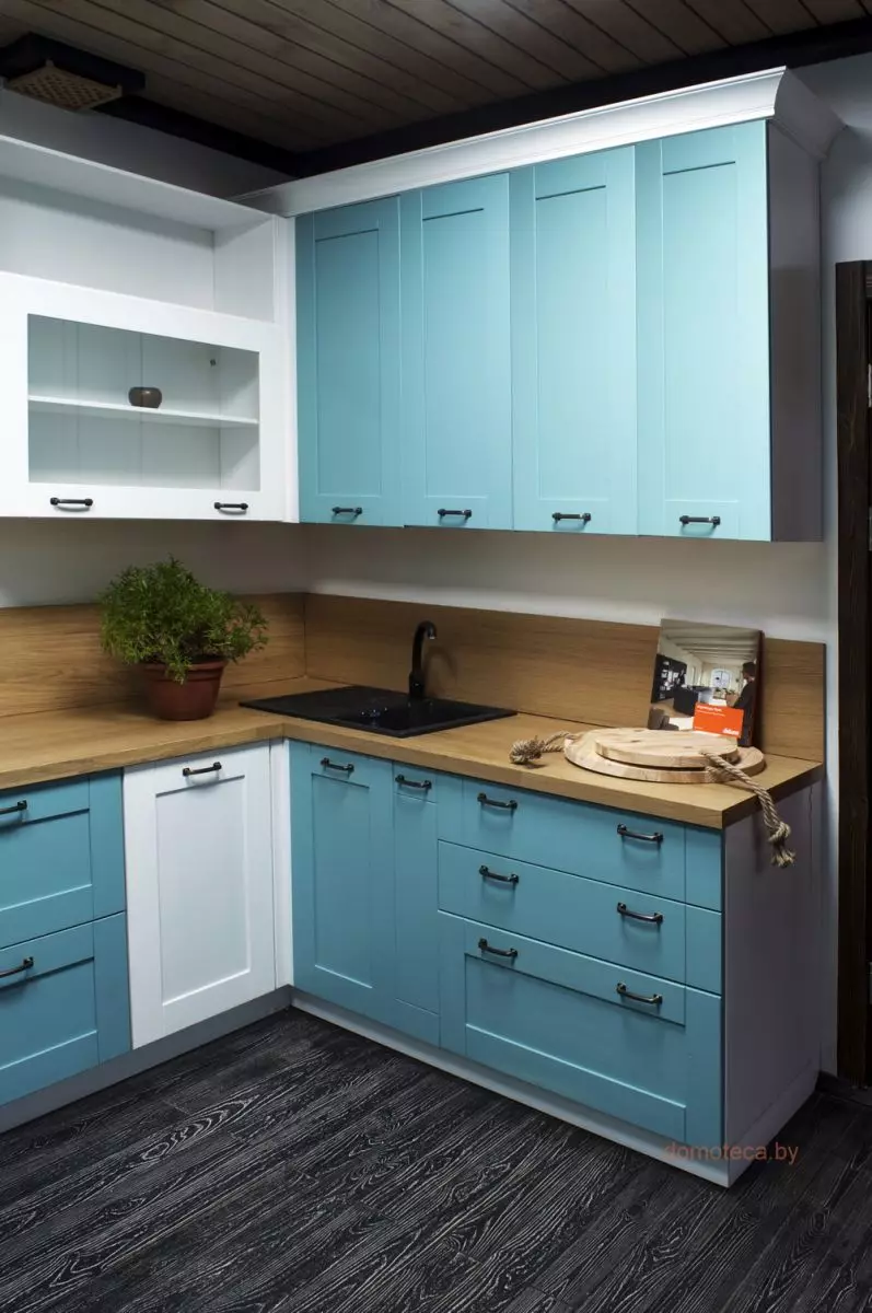 Blue Кухня (82 снимки): Какви цветове са съчетани в интериора на синя кухня комплект? Кухня дизайн в светло синьо и тъмно сини тонове 9555_26