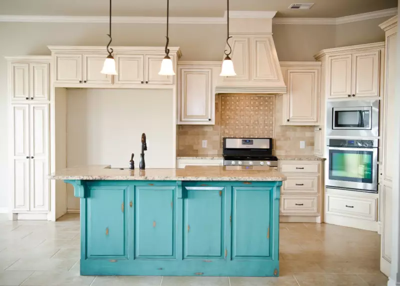 Blue Кухня (82 снимки): Какви цветове са съчетани в интериора на синя кухня комплект? Кухня дизайн в светло синьо и тъмно сини тонове 9555_38