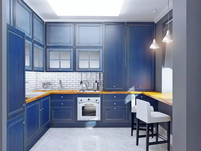 Bucătărie albastră (82 fotografii): Ce culori sunt combinate în interiorul unui set de bucătărie albastră? Design de bucătărie în tonuri albastre ușoare și întunecate 9555_41