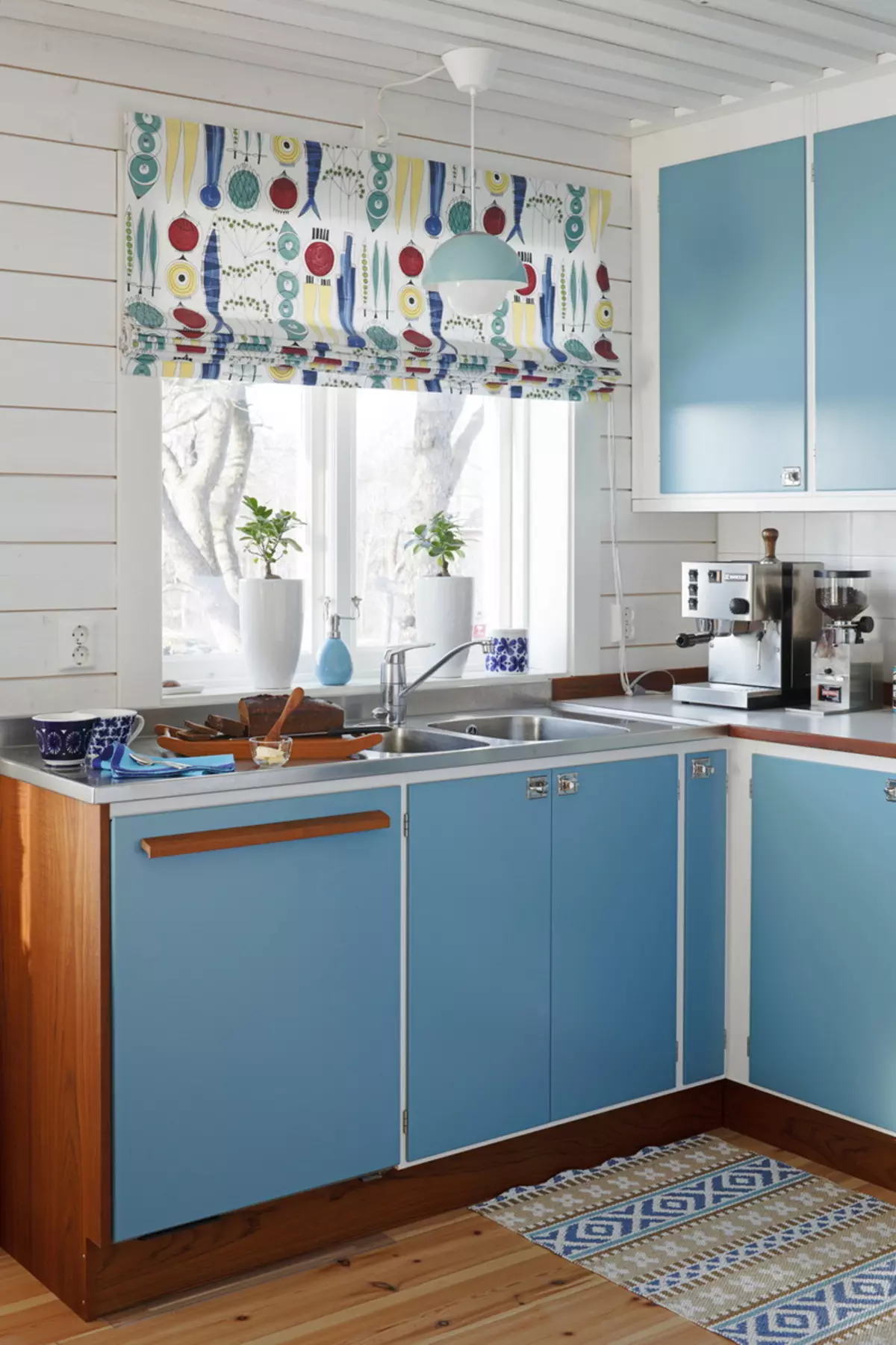 Sininen keittiö (82 kuvaa): Mitkä värit yhdistetään sinisen keittiön sisustukseen? Keittiön muotoilu vaaleansininen ja tummansiniset sävyt 9555_5