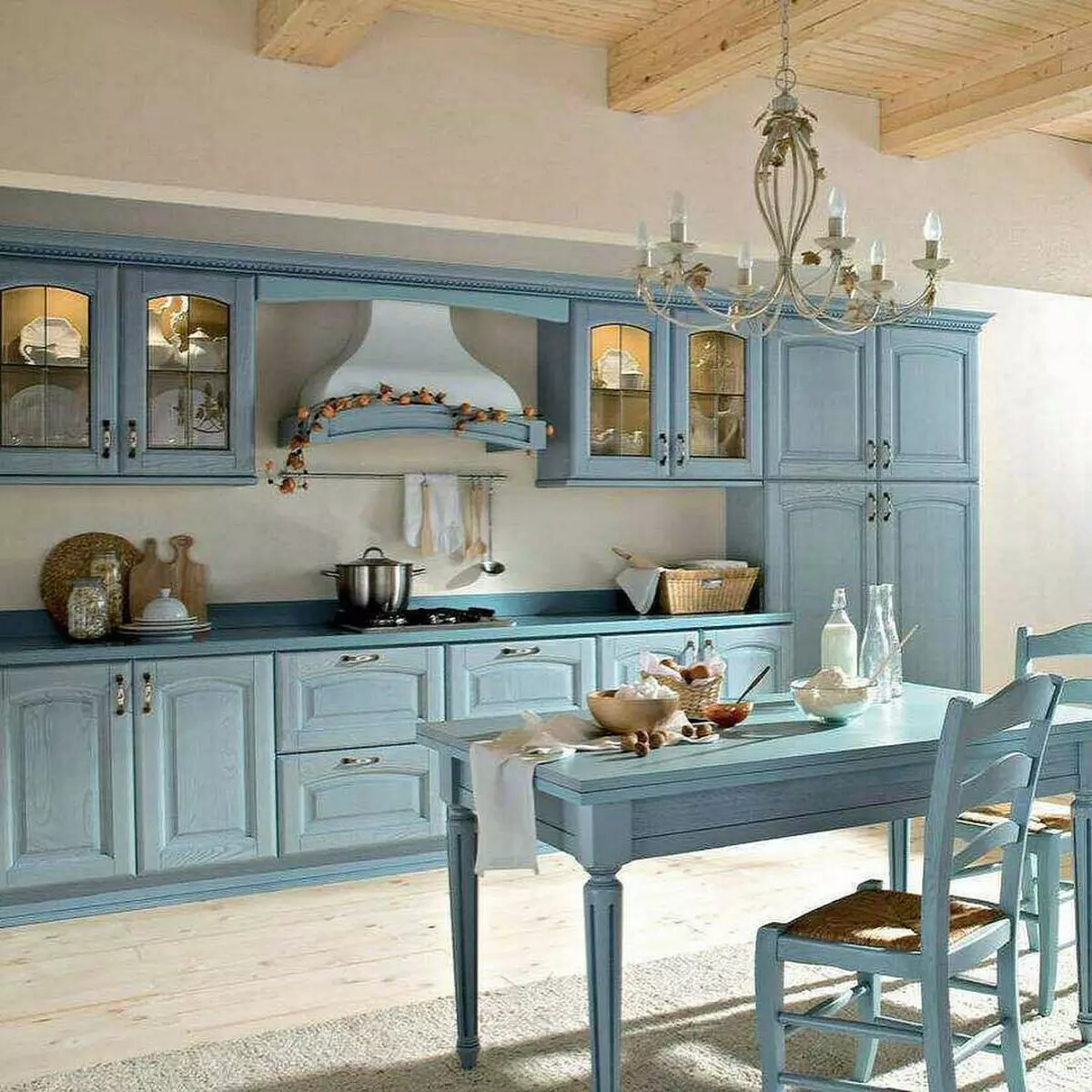 Blue Kuchyňa (82 fotografií): Aké farby sú kombinované v interiéri modrej kuchynskej sady? Kuchynský dizajn vo svetlom modrej a tmavo modré tóny 9555_60