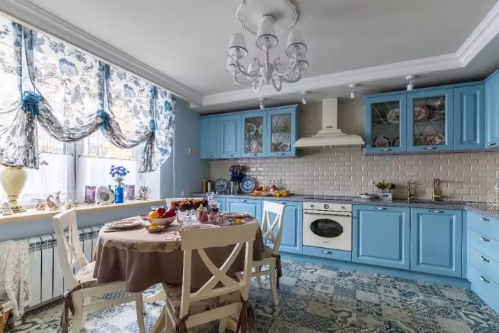 Bucătărie albastră (82 fotografii): Ce culori sunt combinate în interiorul unui set de bucătărie albastră? Design de bucătărie în tonuri albastre ușoare și întunecate 9555_62