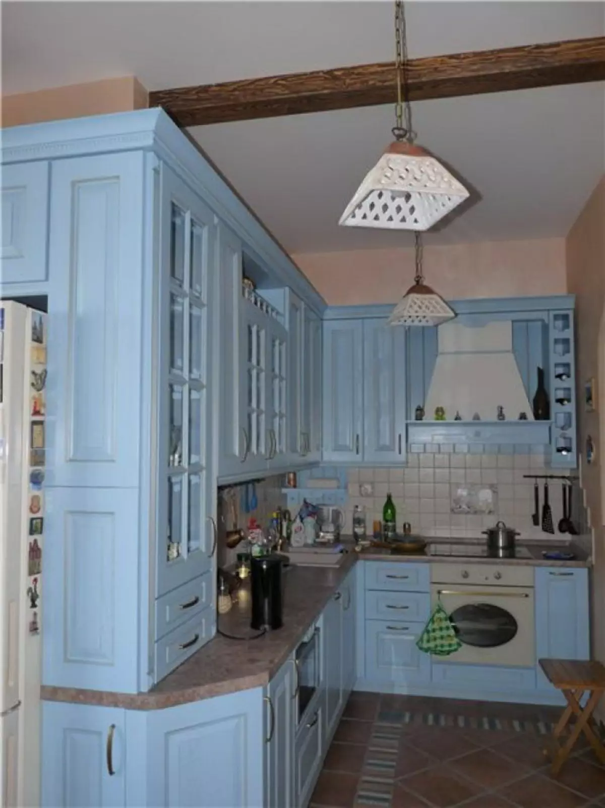 藍廚房（82張照片）：在藍色廚房套裝內部合併哪種顏色？淺藍色和深藍色色調的廚房設計 9555_67