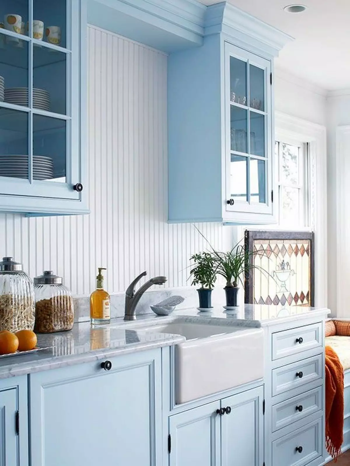 藍廚房（82張照片）：在藍色廚房套裝內部合併哪種顏色？淺藍色和深藍色色調的廚房設計 9555_8