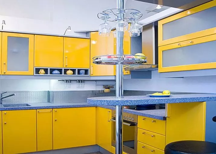 آشپزخانه آبی (82 عکس): چه رنگی در داخل یک آشپزخانه آبی ترکیب شده است؟ طراحی آشپزخانه در آبی رنگ آبی و آبی تیره 9555_80