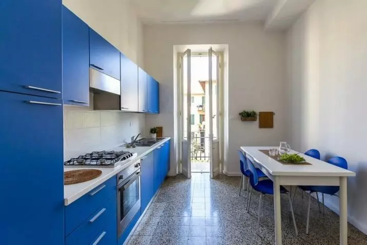 藍廚房（82張照片）：在藍色廚房套裝內部合併哪種顏色？淺藍色和深藍色色調的廚房設計 9555_9