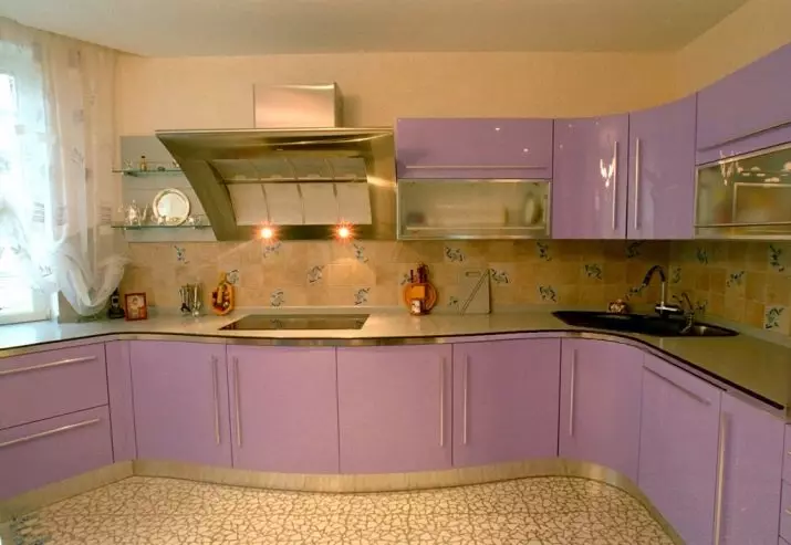 Кухні з акрилу (54 фото): плюси і мінуси. Дизайн білих і інших кухонних гарнітурів з акриловими фасадами. Що краще, акрил, емаль або МДФ? 9557_18