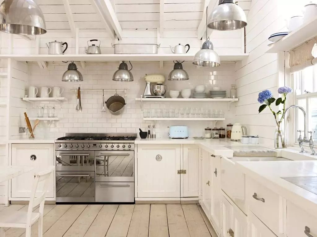 Кухні з акрилу (54 фото): плюси і мінуси. Дизайн білих і інших кухонних гарнітурів з акриловими фасадами. Що краще, акрил, емаль або МДФ? 9557_41