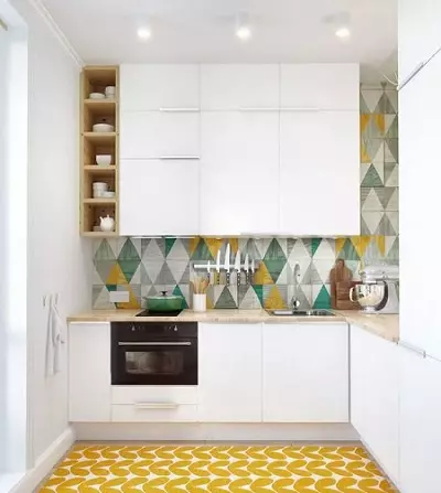 白色光泽厨房（61张照片）：现代风格的室内设计的厨房耳机。什么材料更好？模块化厨房的外墙是什么？优点和缺点 9560_28