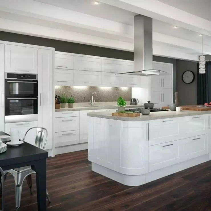 آشپزخانه براق سفید (61 عکس): هدست های آشپزخانه در طراحی داخلی در سبک مدرن. چه مواد بهتر است؟ نما از آشپزخانه مدولار چیست؟ مزایا و معایب 9560_48