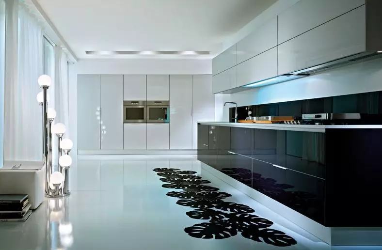 Cuina blanca brillant (61 fotos): auriculars de cuina en el disseny d'interiors en estil modern. Quin material és millor? Quines són les façanes de les cuines modulars? Avantatges i inconvenients 9560_57