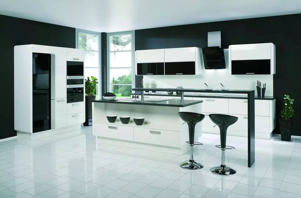 Nhà bếp bóng trắng (61 ảnh): Tai nghe nhà bếp trong thiết kế nội thất theo phong cách hiện đại. Tài liệu nào tốt hơn? Các mặt tiền của nhà bếp mô-đun là gì? Ưu điểm và nhược điểm 9560_59