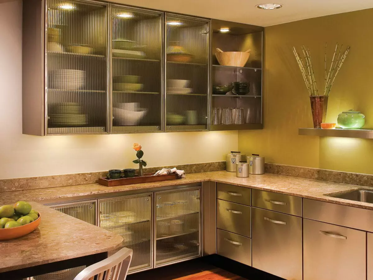 Mutfak için menteşeli dolaplar (56 fotoğraf): mutfak asma duvar üst dolapları 36-60 cm ve 72-96 cm, diğer seçenekler 9561_16
