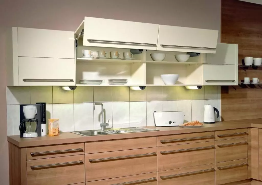 cabinets Hinged keur dapur (56 foto): pawon ditunda témbok luhureun loker 36-60 cm sarta 72-96 cm, pilihan séjén 9561_17