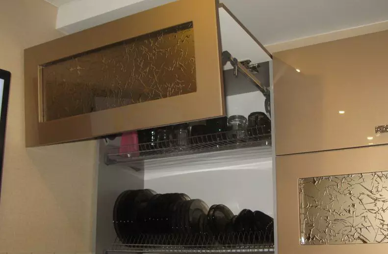 Sklopné skrine pre kuchyňu (56 fotografií): kuchyňa zavesená stena top skrinky 36-60 cm a 72-96 cm, iné možnosti 9561_40