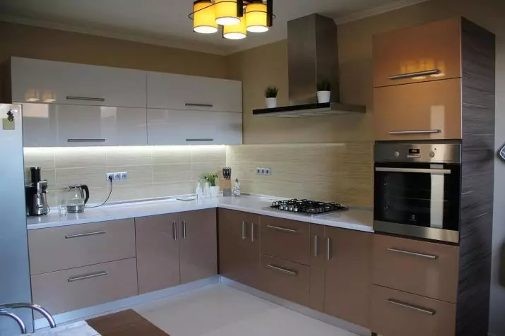 Pojok Dapur Terbuat Dari Plastik (33 Foto): Ide Desain, Pilihan Untuk Solusi Warna Kepala Dapur Plastik Di Bingkai Aluminium 9576_29