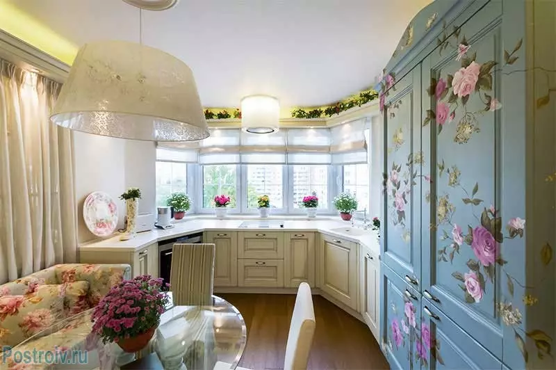 Cociña ao longo da xanela (37 fotos): Como elixir un conxunto de cociña? Exemplos de deseño nun pequeno apartamento. Que facer coa batería? 9600_26