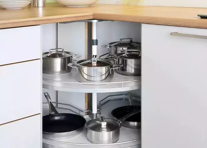 P-förmige Küche mit Barzähler (48 Fotos): Design von kleinen Küchen P-förmig. Schöne Beispiele im Inneren 9605_18