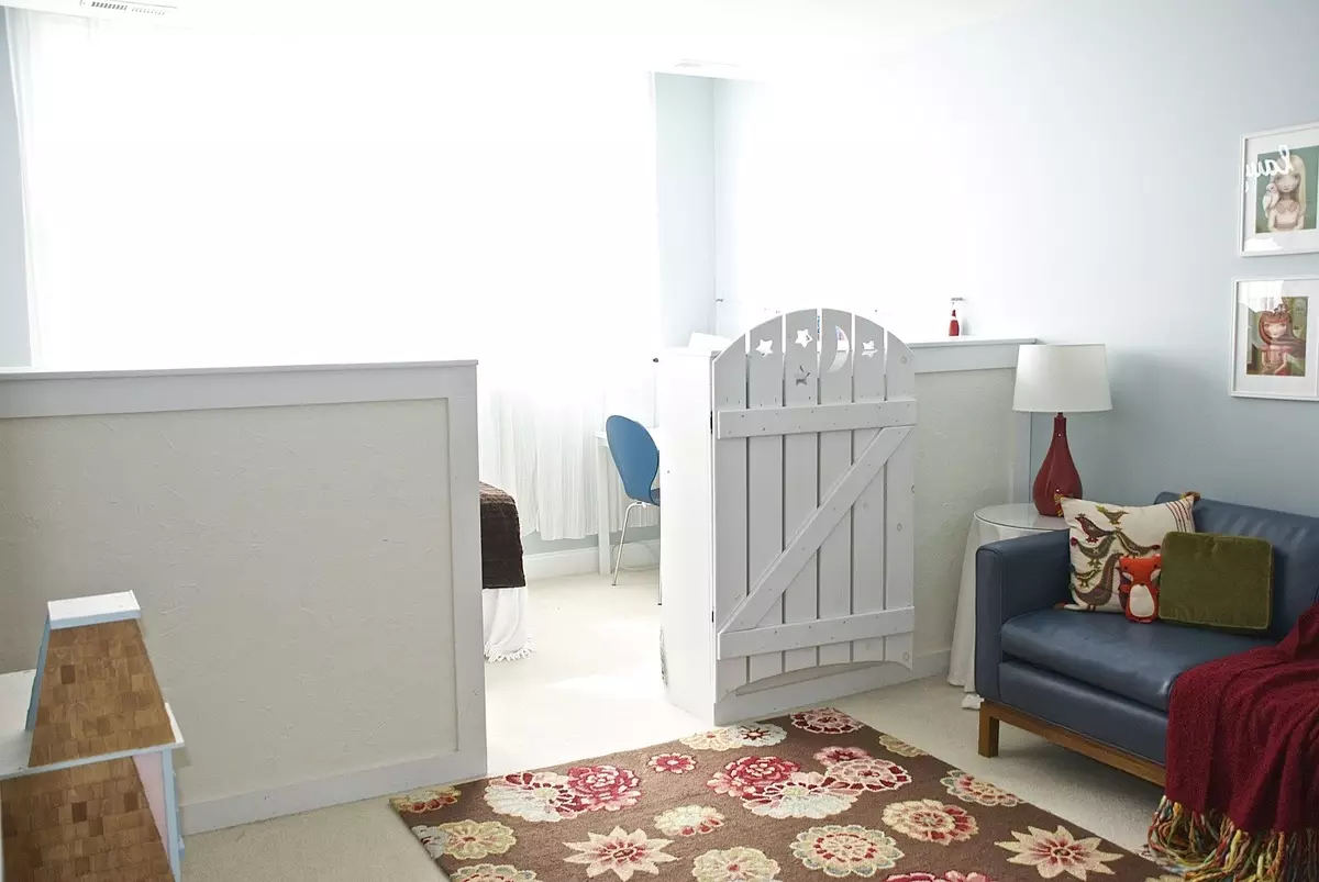 Stue og barn i ett rom (72 bilder): Hvordan kombinere hallen og barna? Sonering med gardiner. Utformingen av rommet er 18-20 kvadratmeter. meter og andre størrelser 9618_59