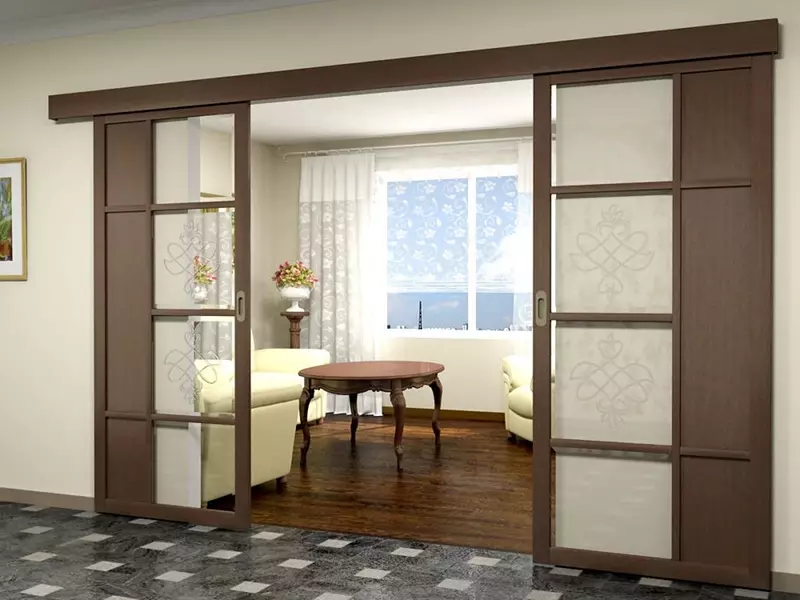 Stumdomos durys gyvenamojoje patalpoje (35 nuotraukos): pasirinkite vidinę durys kupė salėje ir dideli pločio vieno durų durų po interjere 9624_11