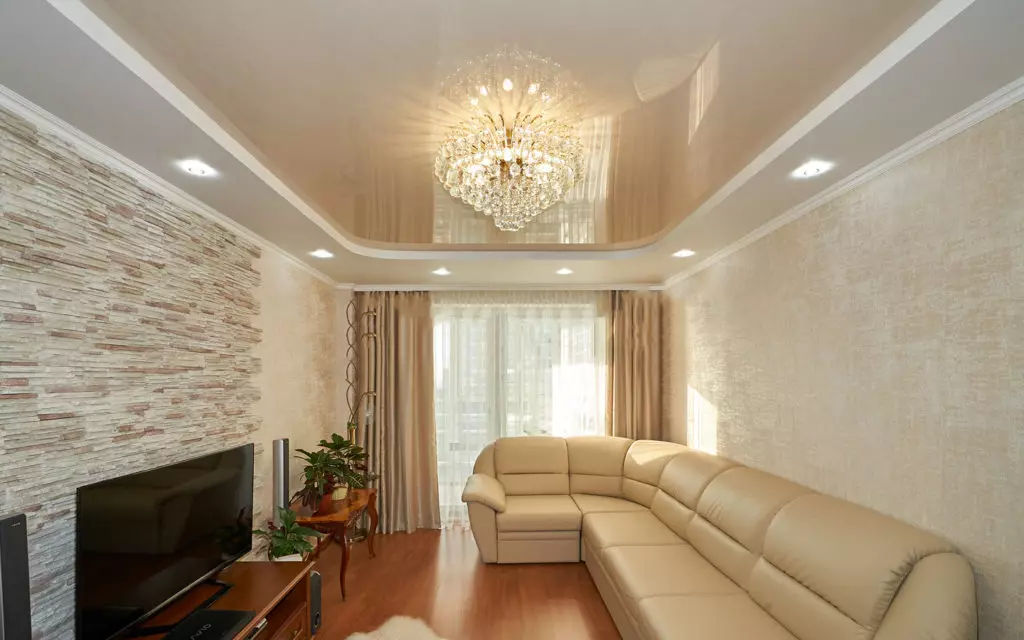 Duplexné stropy z sadrokartónu pre obývaciu izbu (49 fotiek): Možnosti dizajnu pre duplexné stropy s osvetlením v interiéri haly 9626_35