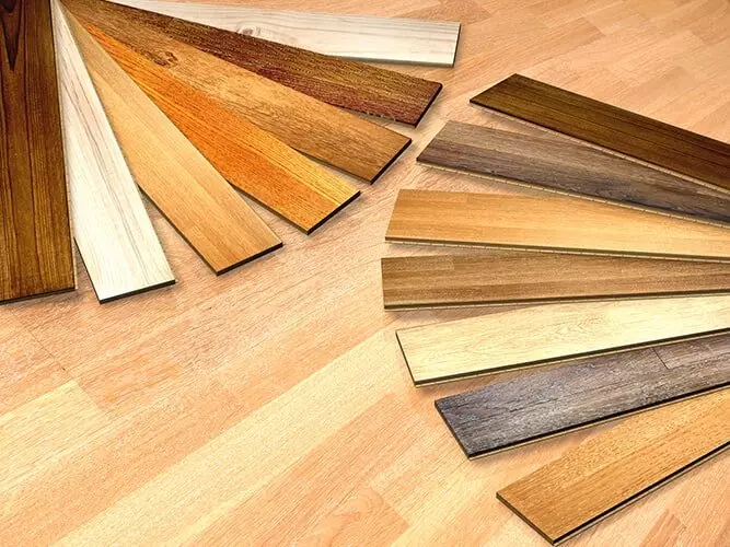 Laminado en la pared en la sala de estar (50 fotos): características de diseño de interiores, opciones de acabado de pared con laminado en el pasillo 9627_4