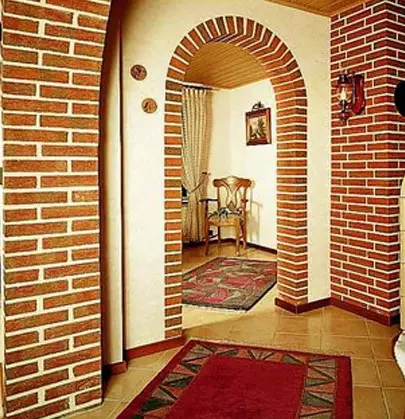 Bågar i hallen (46 foton): Arch design av gipsskivor istället för dörrar och vackra bågar från trä, andra alternativ i det inre av vardagsrummet 9628_39
