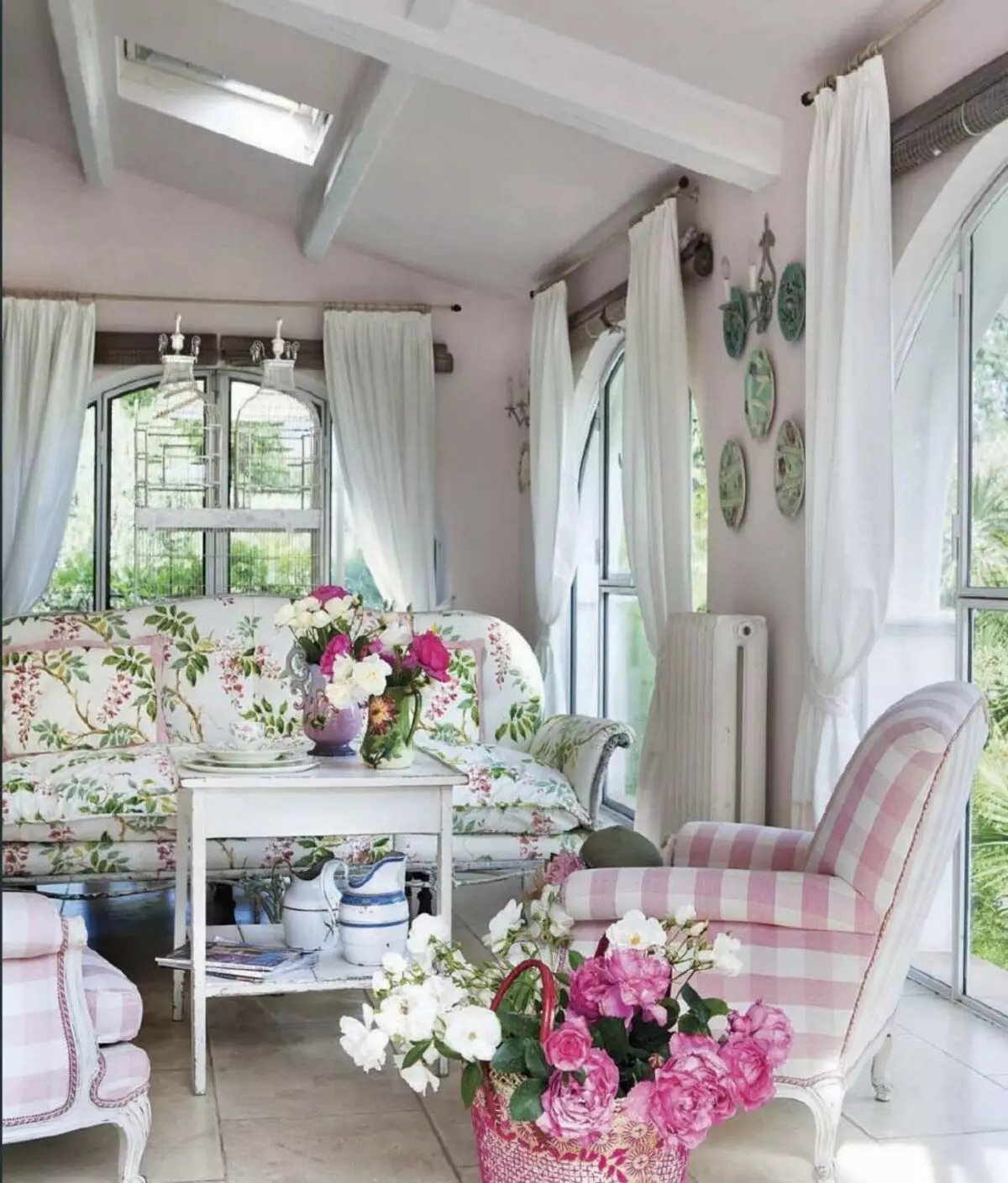Obývacia izba v Provence (104 fotografií): Registrácia interiéru malej a veľkej haly v modernom olivovom štýle, lusterový dizajn a iné nuansy 9631_60