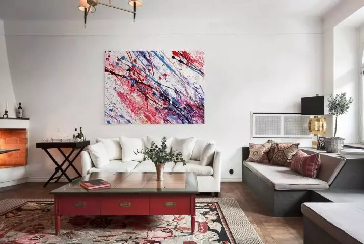 Lukisan di ruang tamu (44 foto): Pilih jenis gambar modular dan lain-lain dalam gaya moden untuk bahagian dalam dewan di apartmen 9633_39