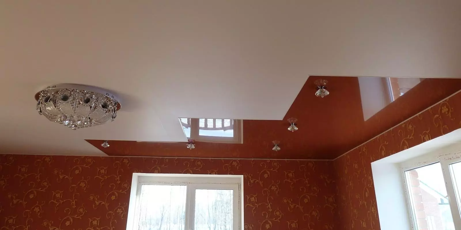 Matte Stretch plafonds voor de hal (40 foto's): Hoe een stretch plafond voor de woonkamer in het appartement kiezen? Witte plafonds met tekening en andere opties 9636_39