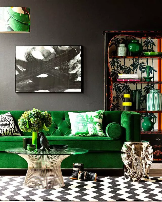 Πράσινο σαλόνι (65 φωτογραφίες): Χαρακτηριστικά εσωτερικού σχεδιασμού σε πράσινους τόνους. Ποιο χρώμα συνδυάζει το πράσινο; Εγγραφή των τοίχων της αίθουσας 9639_58