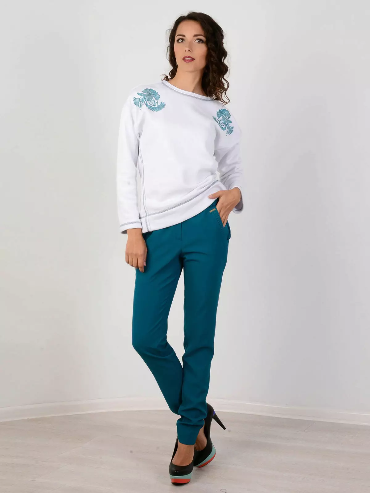 Turquoise pants (74 photos): what to wear 963_20