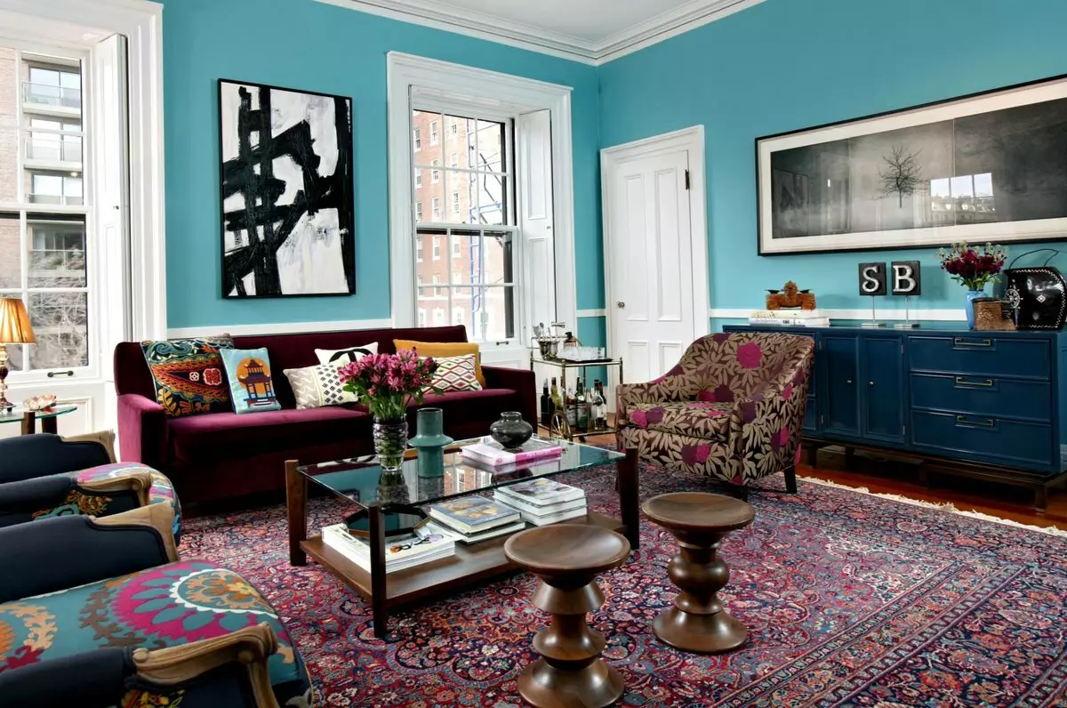 Тиркизна дневна соба (57 фотографии): тиркизна боја внатрешен дизајн. Сала во тиркизни кафени тонови и други комбинации во внатрешноста 9644_46