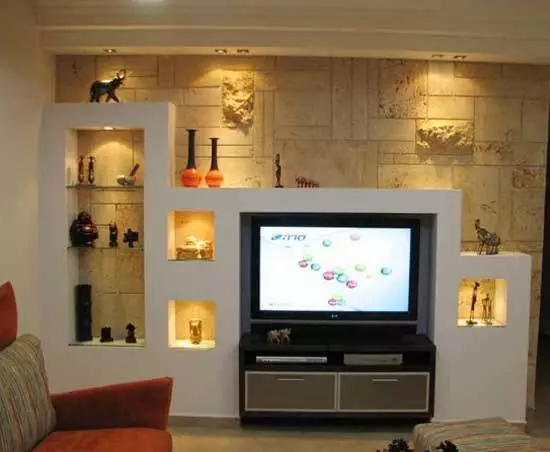 Nínxol de plaques de guix a la sala d'estar (44 fotos): Com organitzar un nínxol a la paret de la sala? Exemples de disseny d'interiors amb nínxol 9652_18