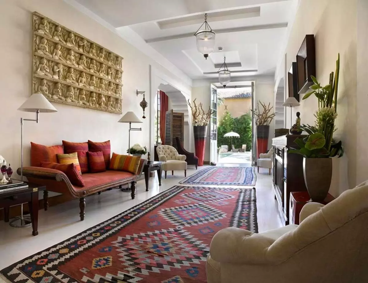 Hall living room. Марокко берберский стиль в интерьере. Колониальный Ethnic Style Interior. Интерьер в стиле этно Индия. Колониальный стиль в Индии.