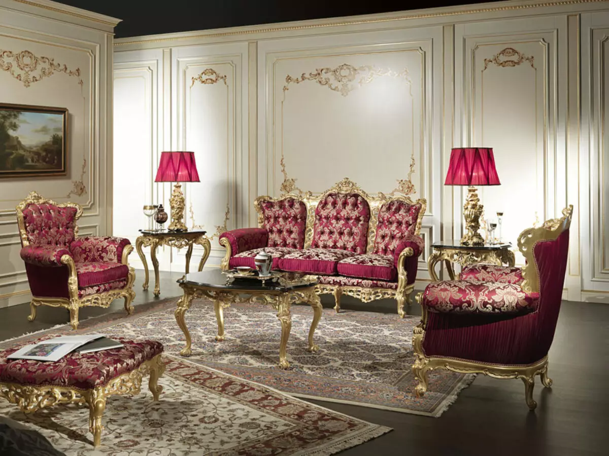 Dhoma të jetesës barok (37 foto): Dizajn i brendshëm i sallave në ngjyra të lehta dhe të errëta, shembuj të dhomave të dekoruara bukur 9663_6
