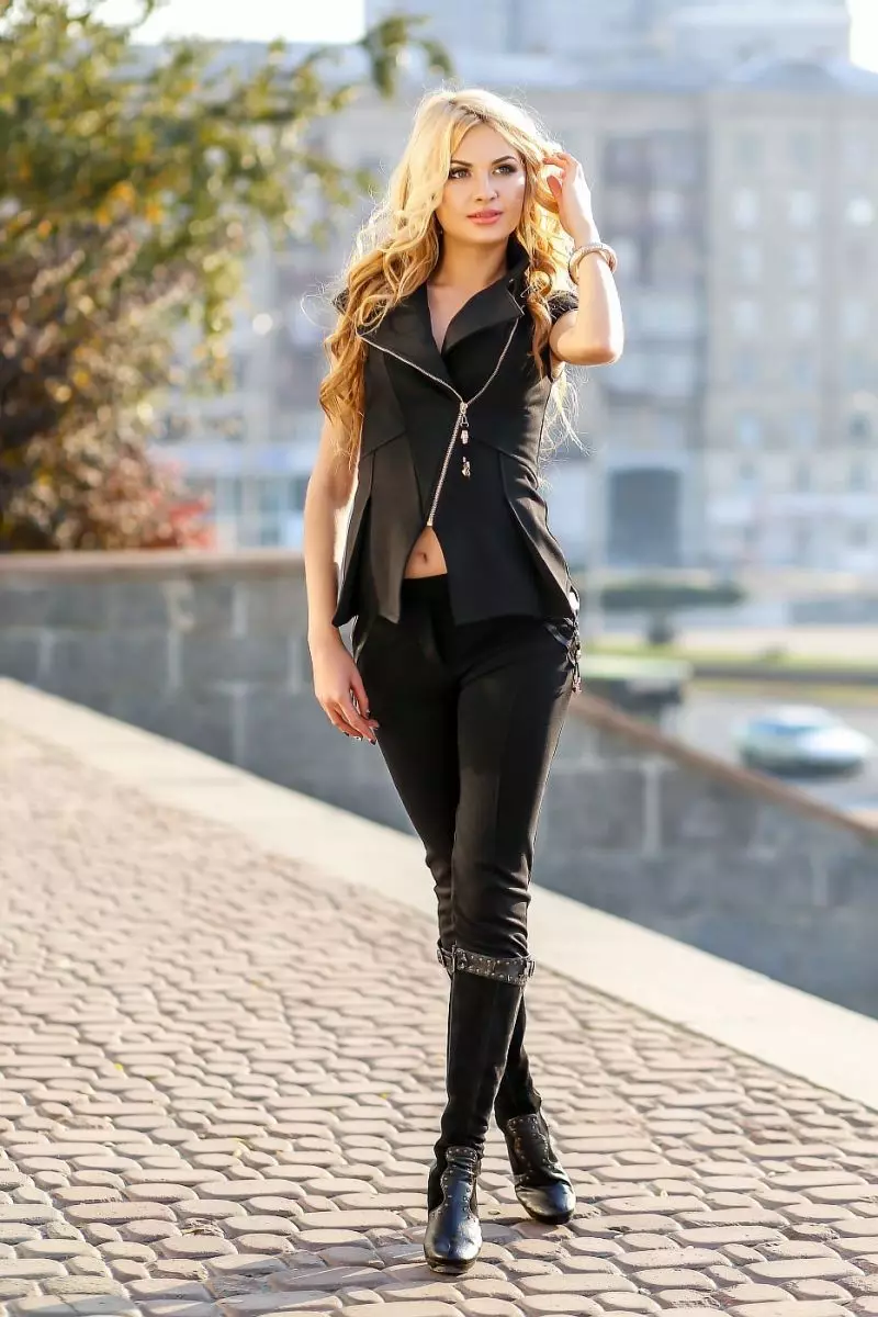 बुना हुआ पतलून (62 फोटो): फैशनेबल महिलाओं के मॉडल, क्या पहनने के साथ, बुना हुआ कपड़ा पतलून के साथ एक स्टाइलिश सूट कैसे बनाया जाए 966_36
