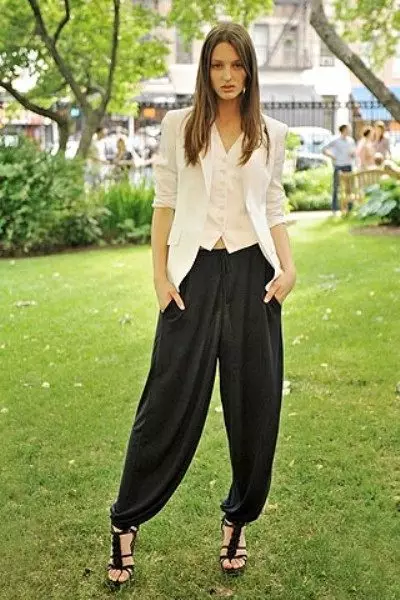 Pletené kalhoty (62 photos): módní dámské modely, s tím, co nosit, jak vytvořit stylový oblek s kalhoty pleteniny 966_4