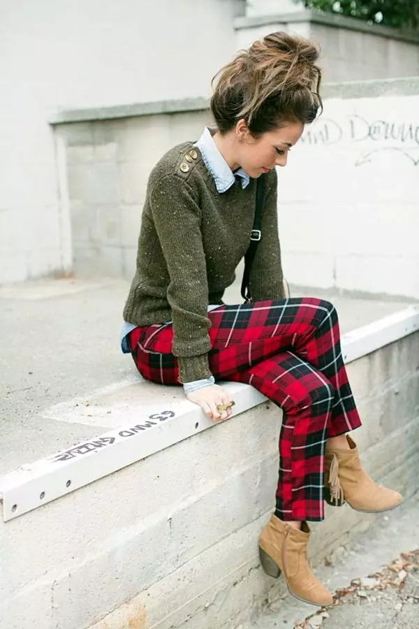 Knitted broek (62 foto's): Modieuze frouljusmodellen, mei wat te dragen, hoe't jo in stylfolle pak meitsje kinne mei breidstoppen 966_43