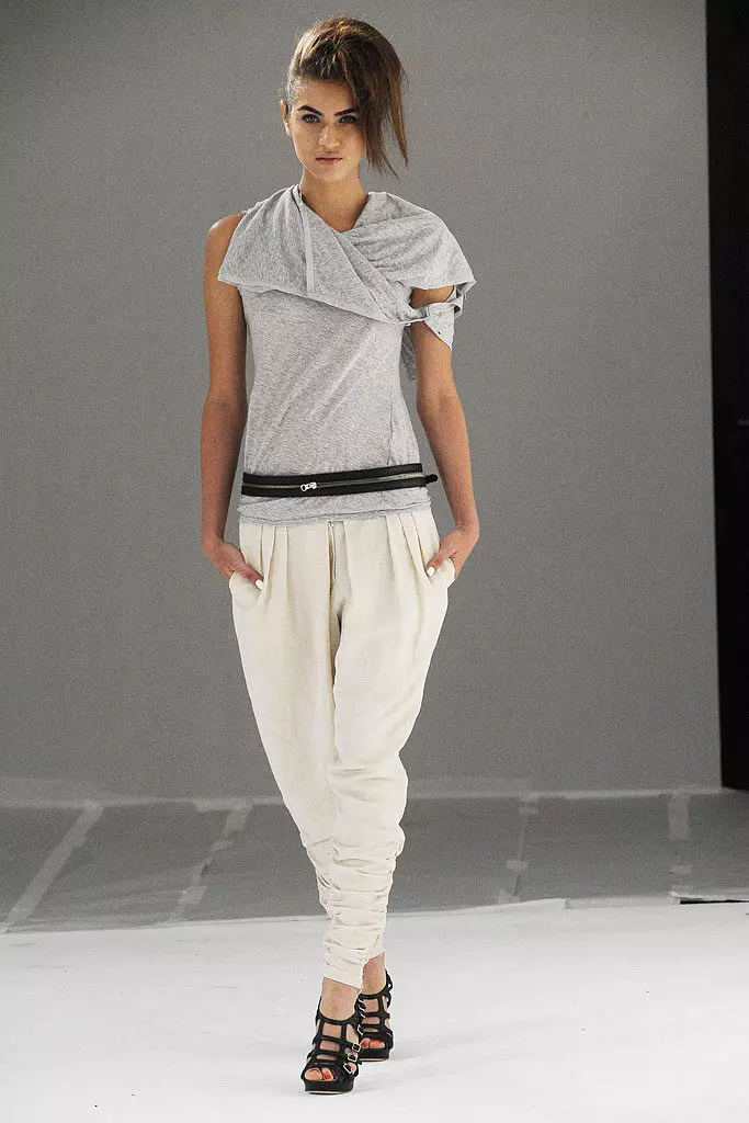 बुना हुआ पतलून (62 फोटो): फैशनेबल महिलाओं के मॉडल, क्या पहनने के साथ, बुना हुआ कपड़ा पतलून के साथ एक स्टाइलिश सूट कैसे बनाया जाए 966_53