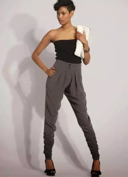 Трикотажні брюки (62 фото): модні жіночі моделі, з чим носити, як створити стильний костюм з брюками з трикотажу 966_62