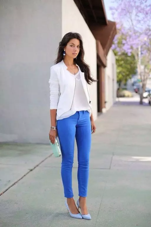 Què portar pantalons blaus 2021 (109 fotos): clar i blau fosc, elegants models femenins 967_103