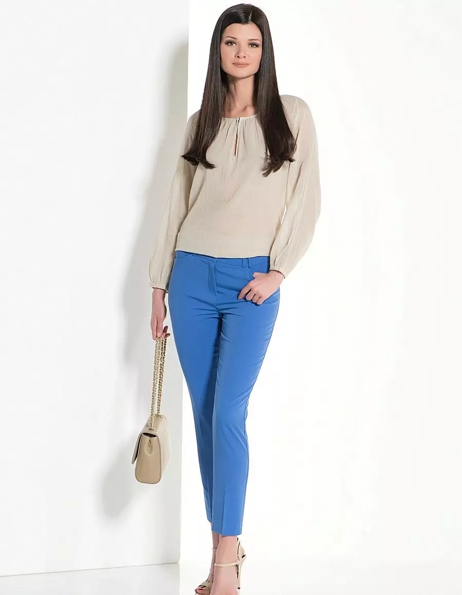 Cosa indossare pantaloni blu 2021 (109 foto): Blu splendente e blu scuro, modelli eleganti femminili 967_12