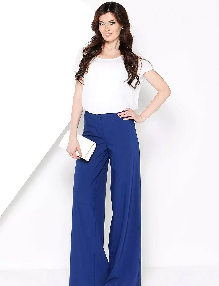 Cosa indossare pantaloni blu 2021 (109 foto): Blu splendente e blu scuro, modelli eleganti femminili 967_16