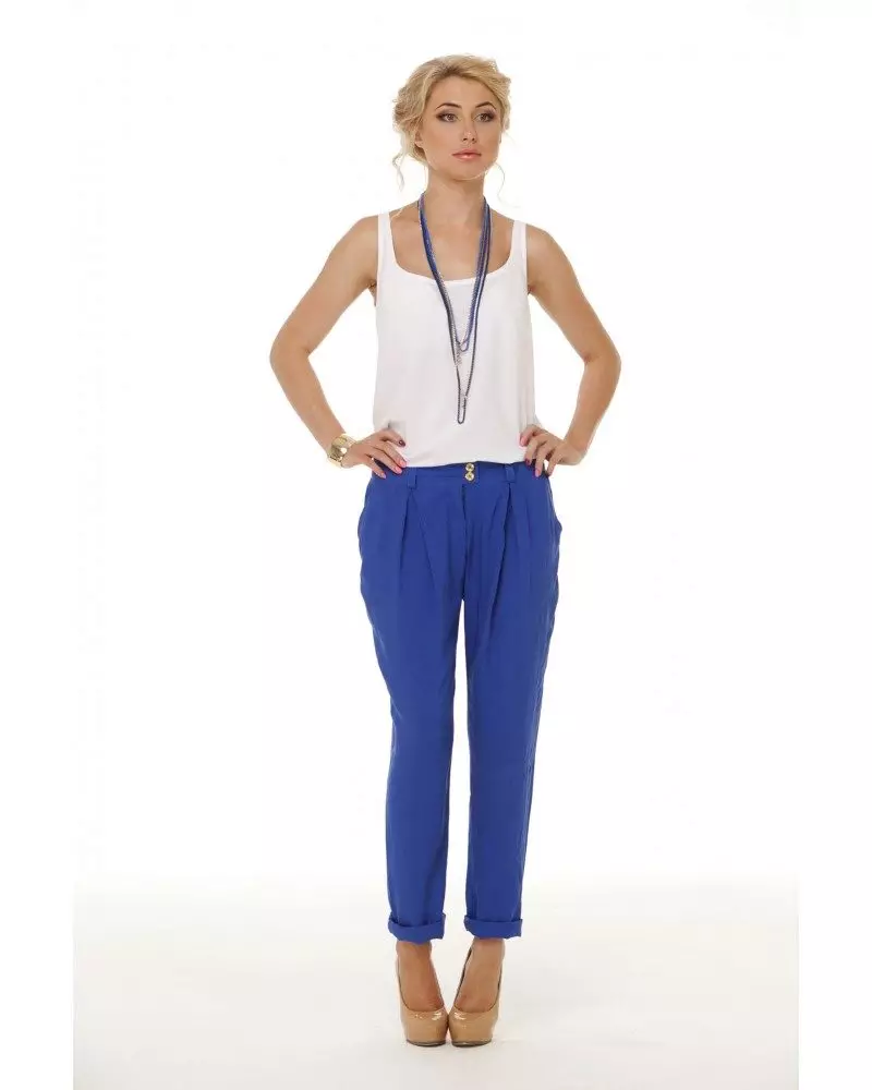 Hvad skal man bære blå bukser 2021 (109 billeder): lyse og mørkeblå, kvindelige stilfulde modeller 967_21