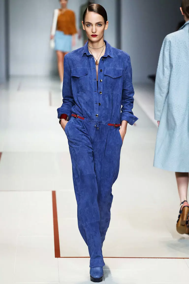 Què portar pantalons blaus 2021 (109 fotos): clar i blau fosc, elegants models femenins 967_33